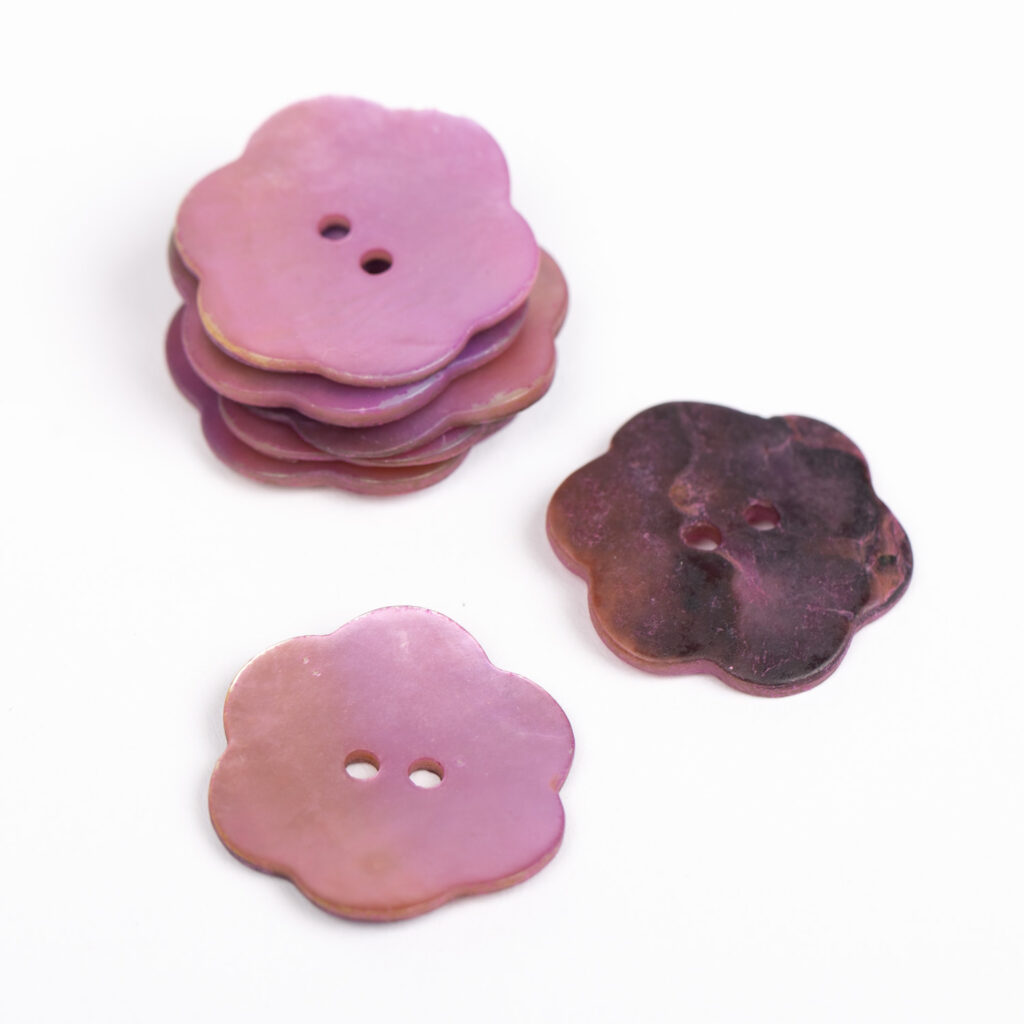 Drops Flower mother-of-pearl buttons (pink flowers)